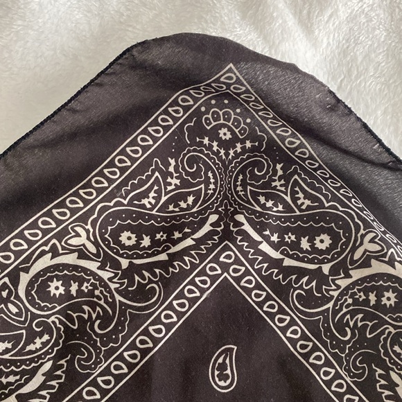 Dark brown paisley kerchief / bandana - Picture 5 of 17